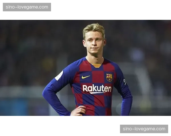 荷兰德容回归提振士气：巴萨中场梳理进攻，破解日本密集防守