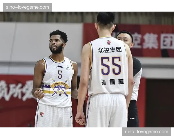 米奇场均11篮板制霸内线，青岛外援护框效率联盟第一
